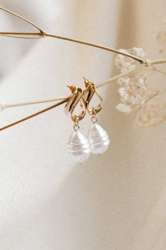 Medella Earrings - Pearl